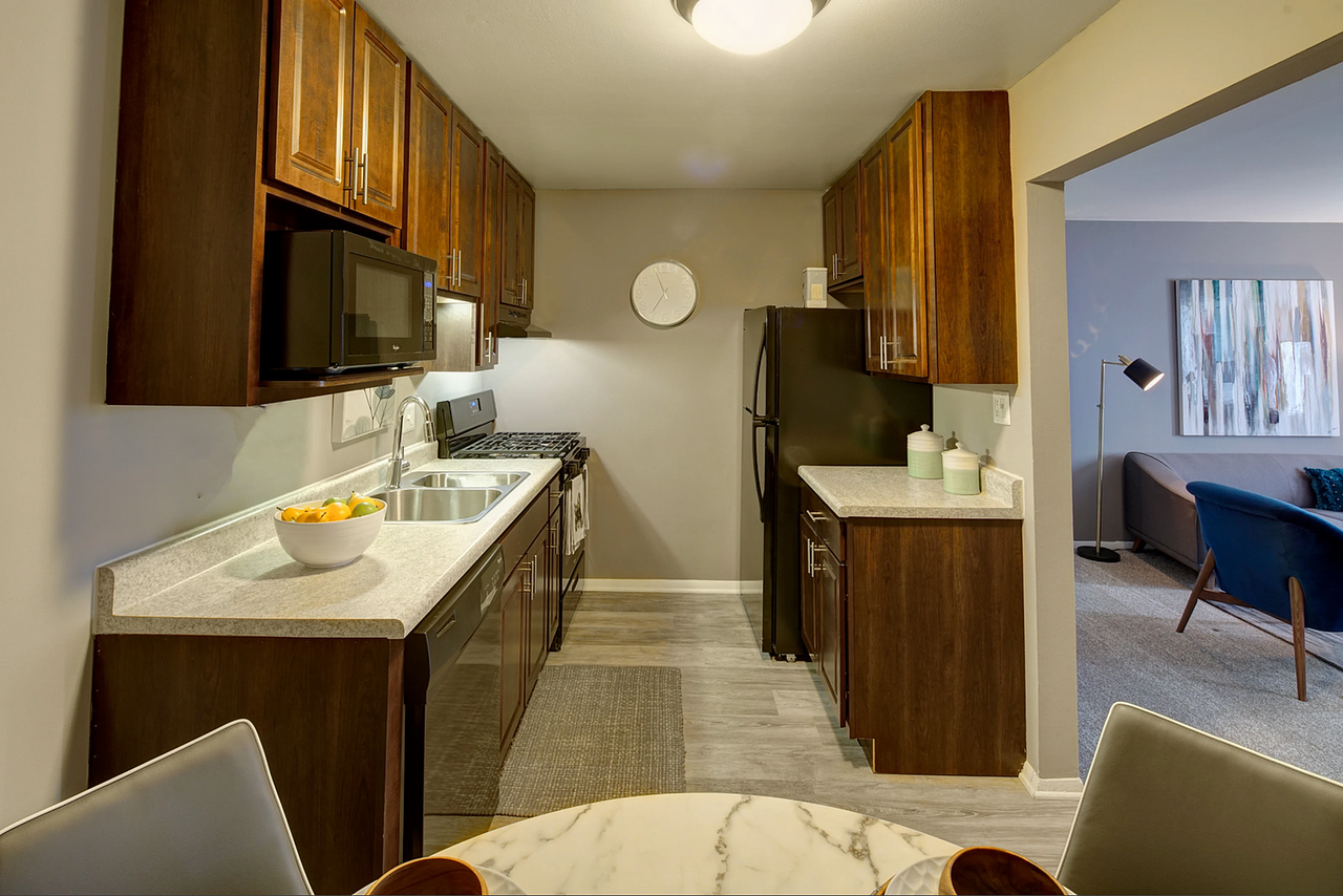 The Woodlands of Crest Hill - Photo 2 of 17