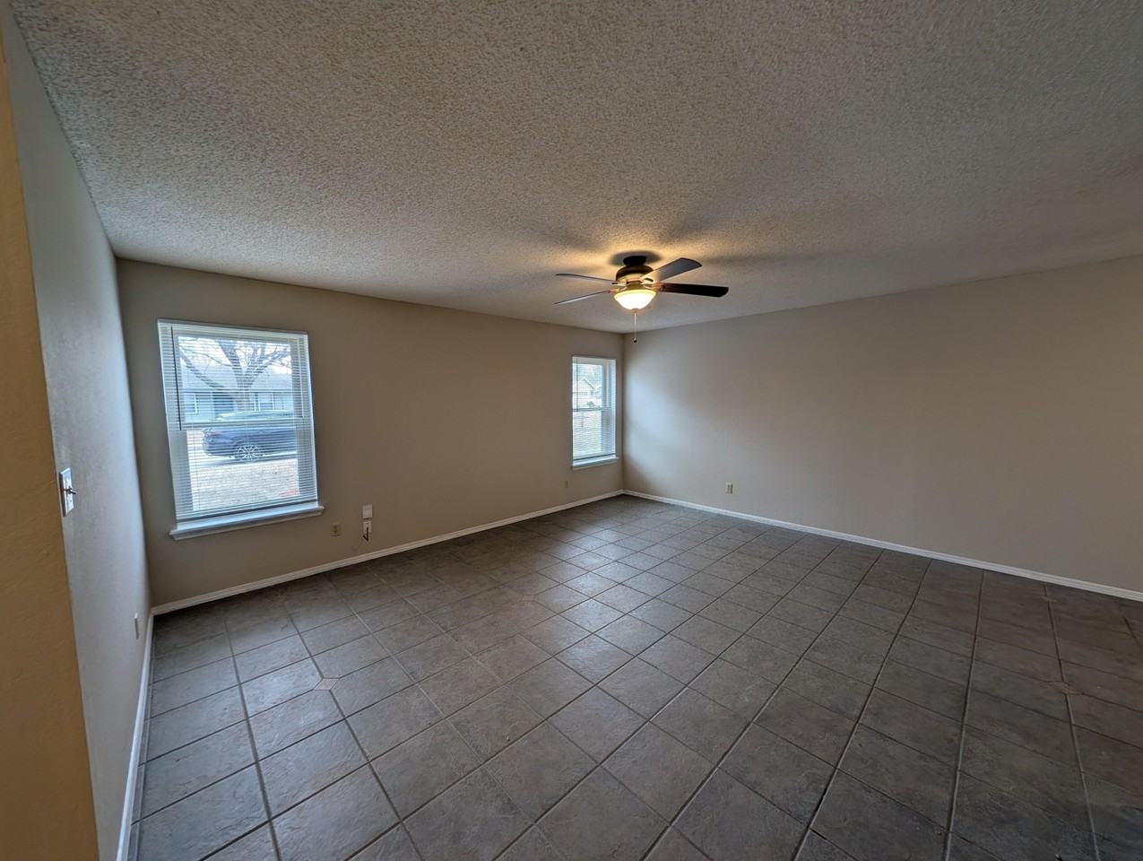 316 S Avenue E #1 - Photo 2 of 12