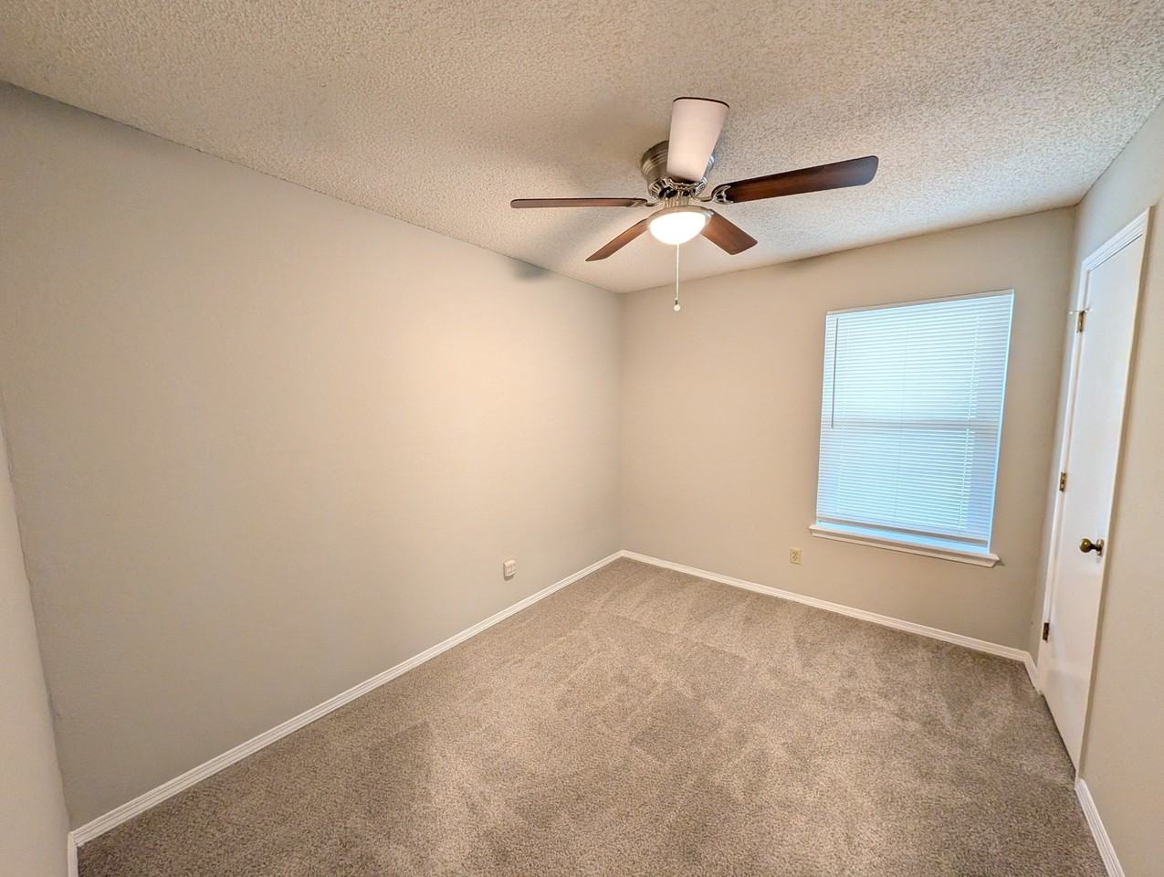 316 S Avenue E #1 - Photo 7 of 12