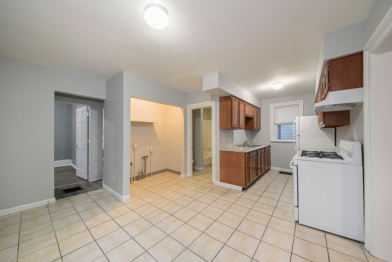 852 Sigsbee St Se #1 - Photo 6 of 15