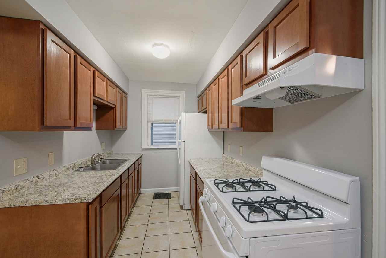 852 Sigsbee St Se #1 - Photo 7 of 15