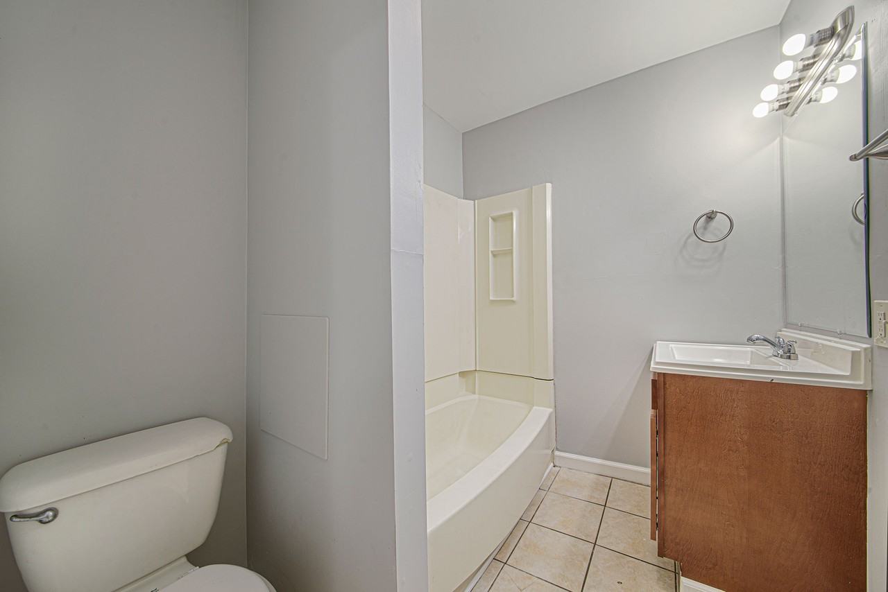 852 Sigsbee St Se #1 - Photo 7 of 12