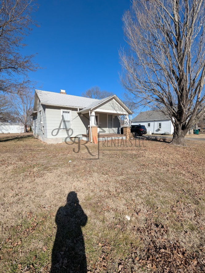 206 W 1st St #1 - Photo 2 of 19