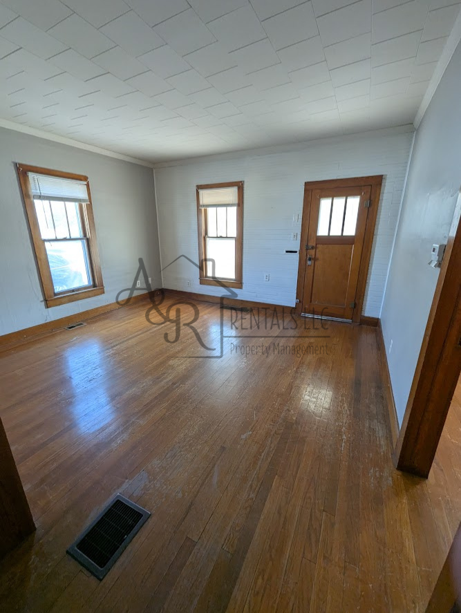 206 W 1st St #1 - Photo 3 of 19