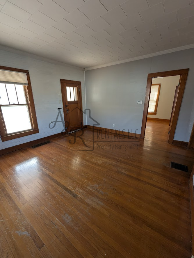 206 W 1st St #1 - Photo 4 of 19