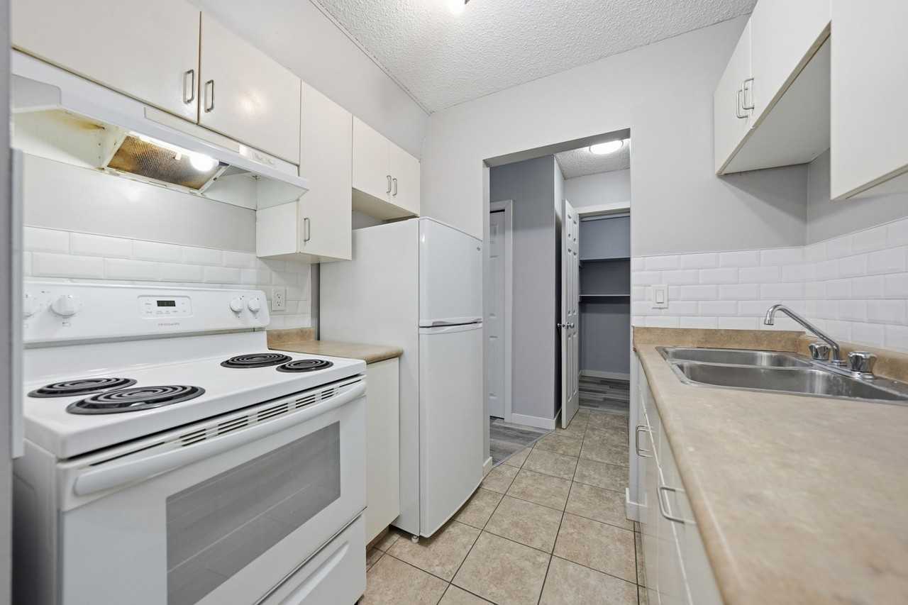 205 N - Photo 2 of 15