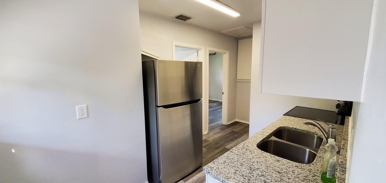 3351 Hillsdale Ave #B - Photo 5 of 11