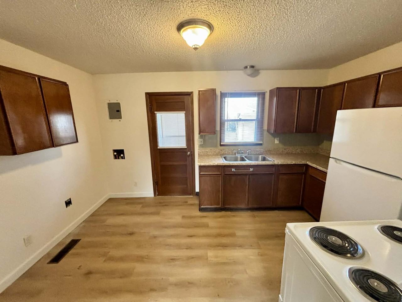 316 E 2nd St - Photo 3 of 8