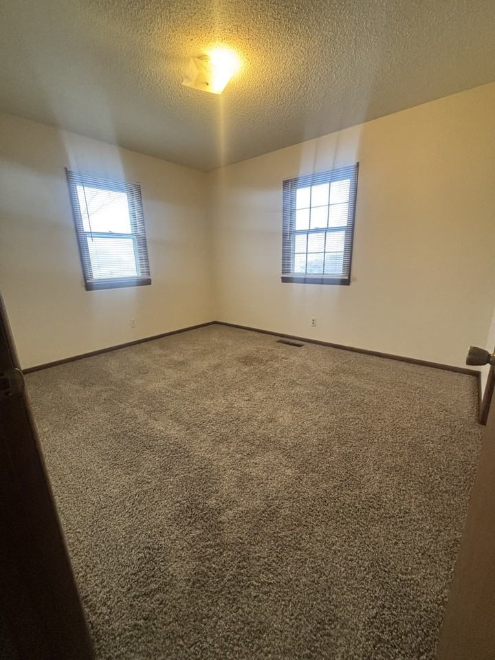 316 E 2nd St - Photo 6 of 8