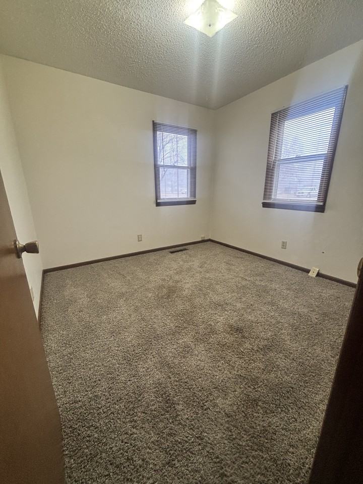 316 E 2nd St - Photo 7 of 8