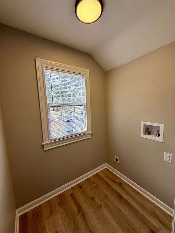 135 King St - Photo 4 of 9