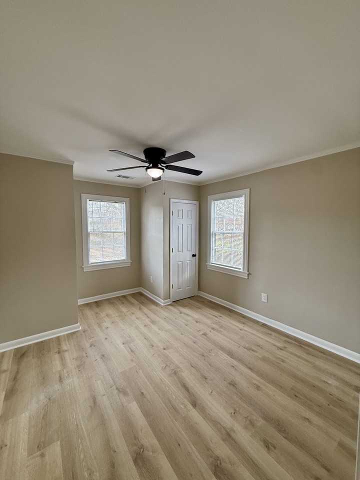 135 King St - Photo 5 of 9