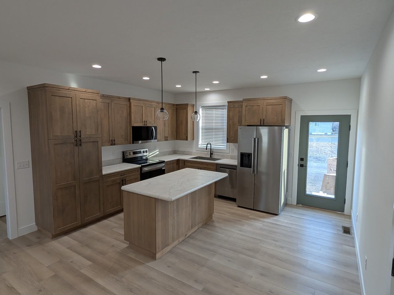 152 Robin Rd - Photo 2 of 9