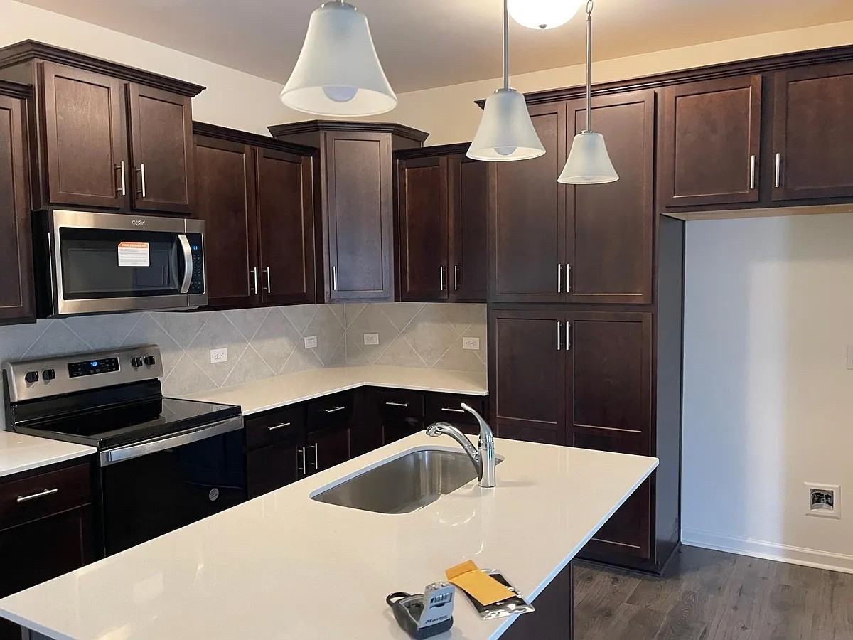 1511 Mariners Ct - Photo 2 of 19