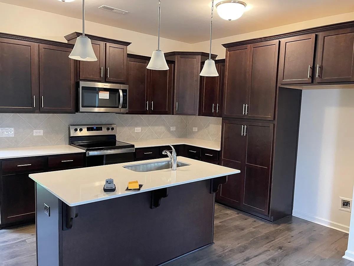 1511 Mariners Ct - Photo 4 of 19