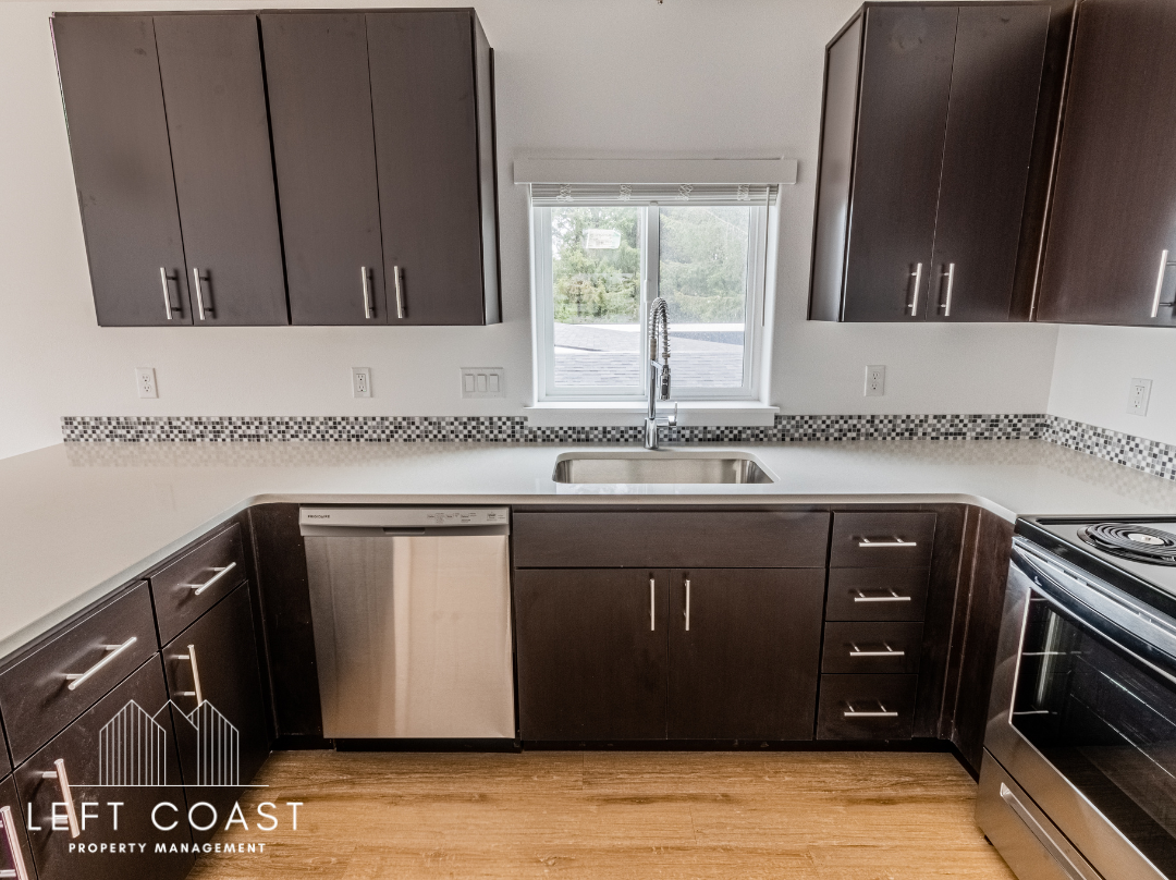 680 SE Hwy 101 - 204 #204 - Photo 7 of 26