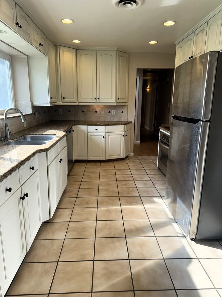 454 W Twain Ave #1 - Photo 4 of 21