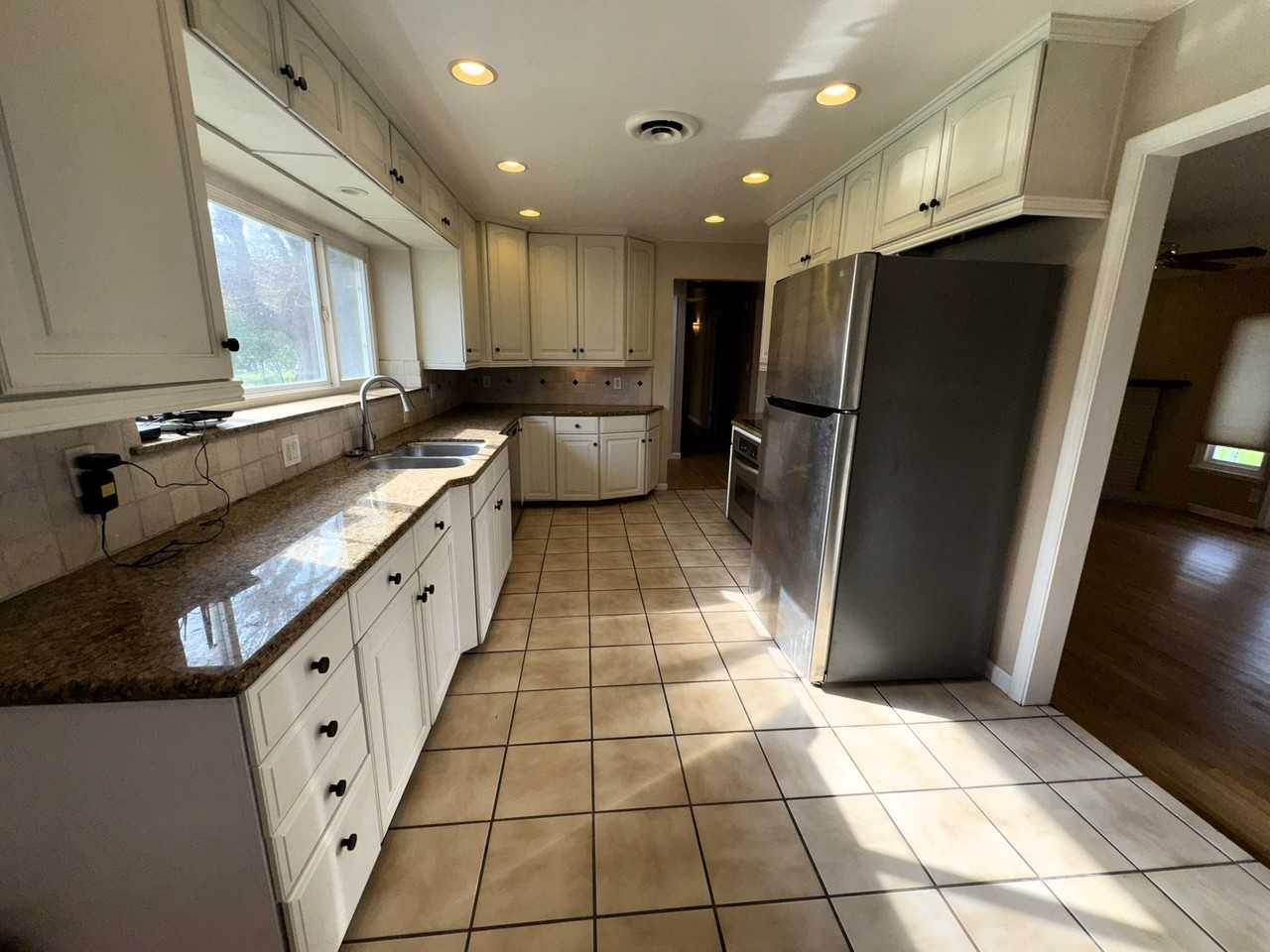 454 W Twain Ave #1 - Photo 5 of 21