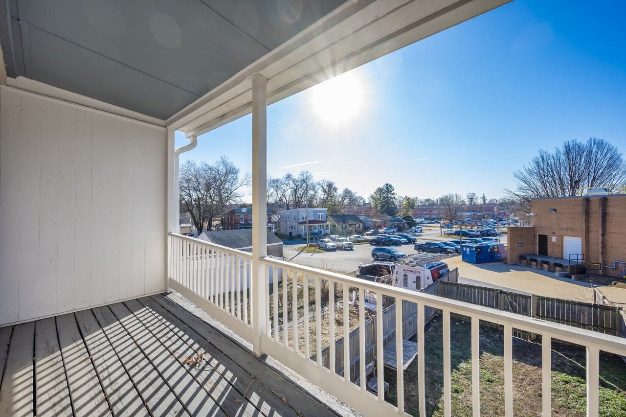 216 Washington St #1 - Photo 5 of 18