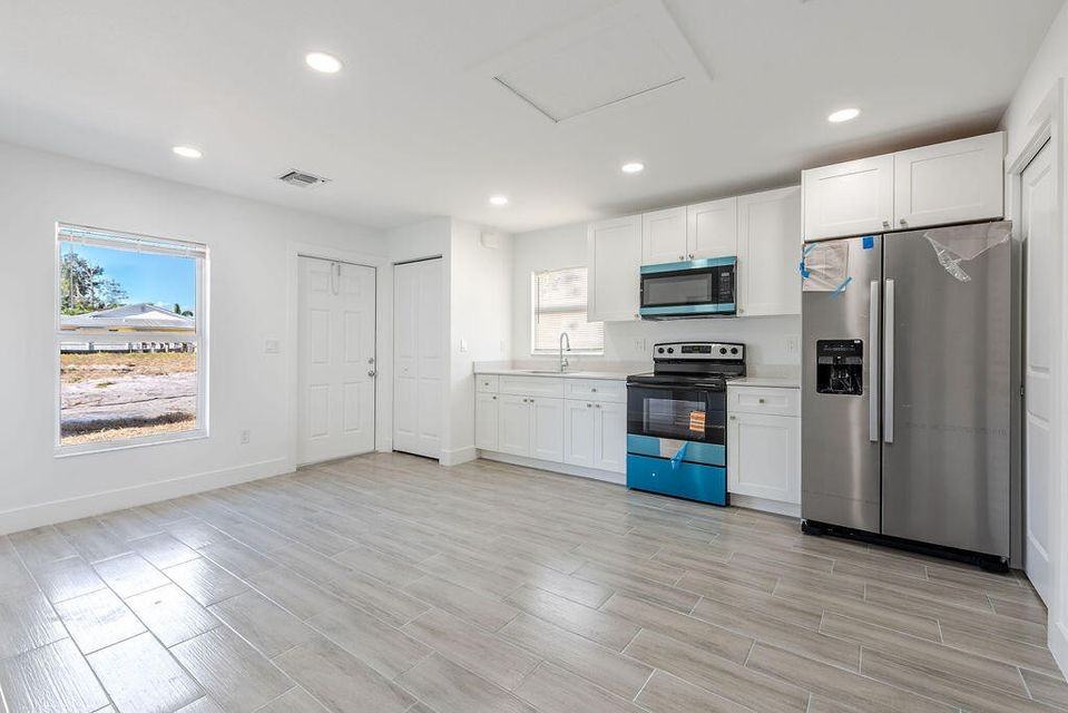 3246 Se Jefferson St #1 - Photo 3 of 19