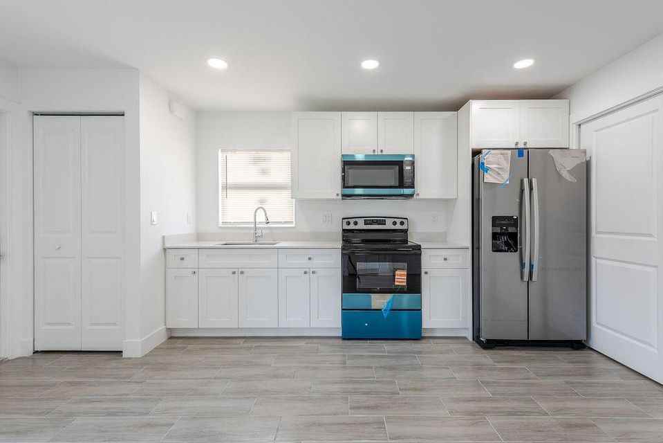 3246 Se Jefferson St #1 - Photo 4 of 19