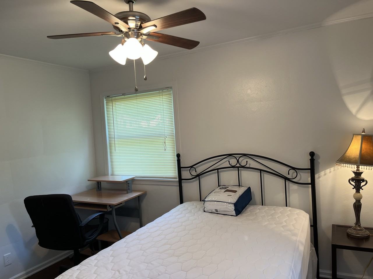 123 S Jefferson St #1 - Photo 6 of 29