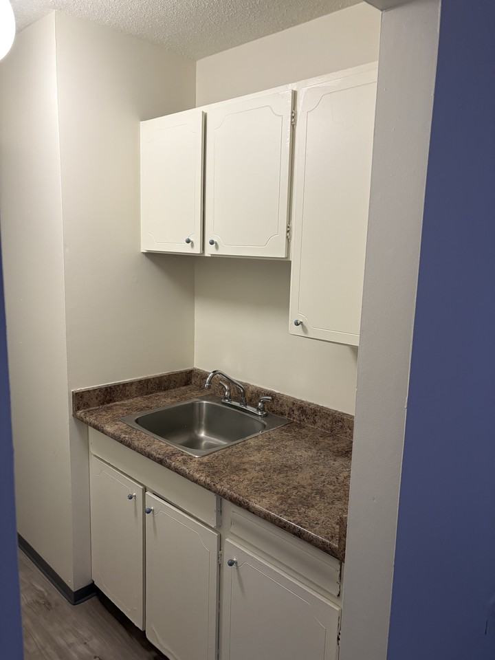 Edgewater Plaza - Photo 7 of 22