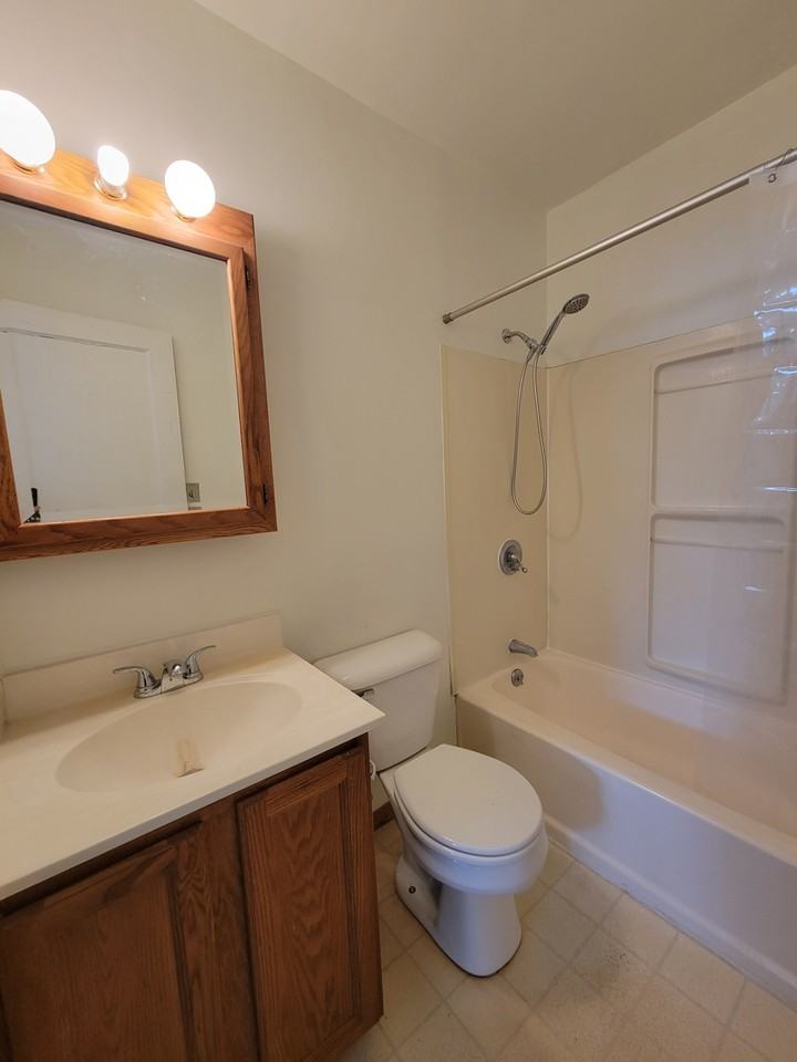 1231 S 11th Ave #1 - Photo 4 of 22