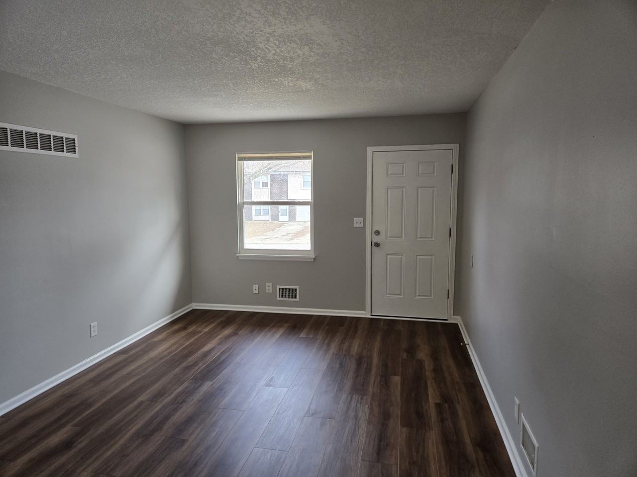 931 Sw Kingscross Rd #1 - Photo 2 of 10