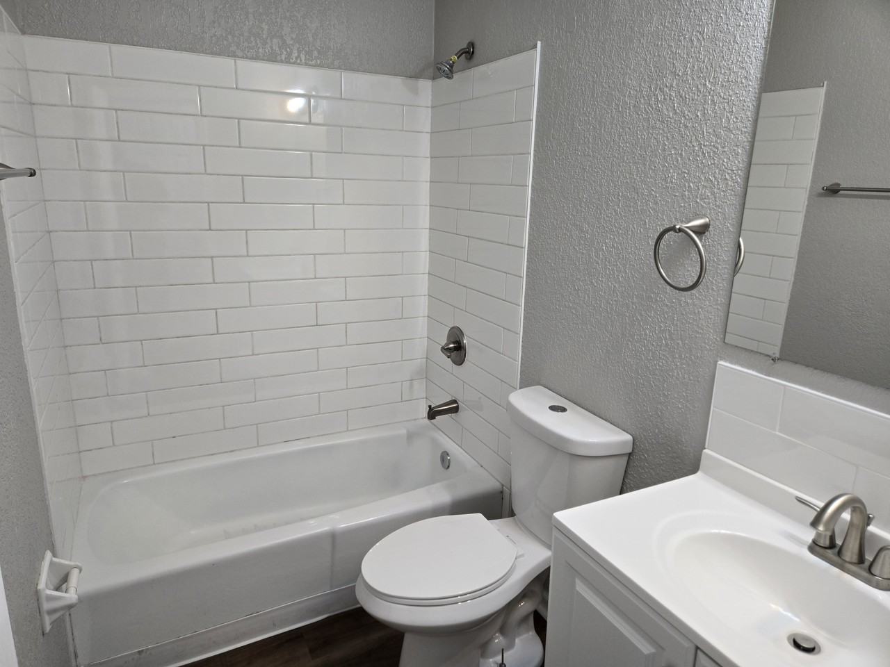 931 Sw Kingscross Rd #1 - Photo 4 of 10