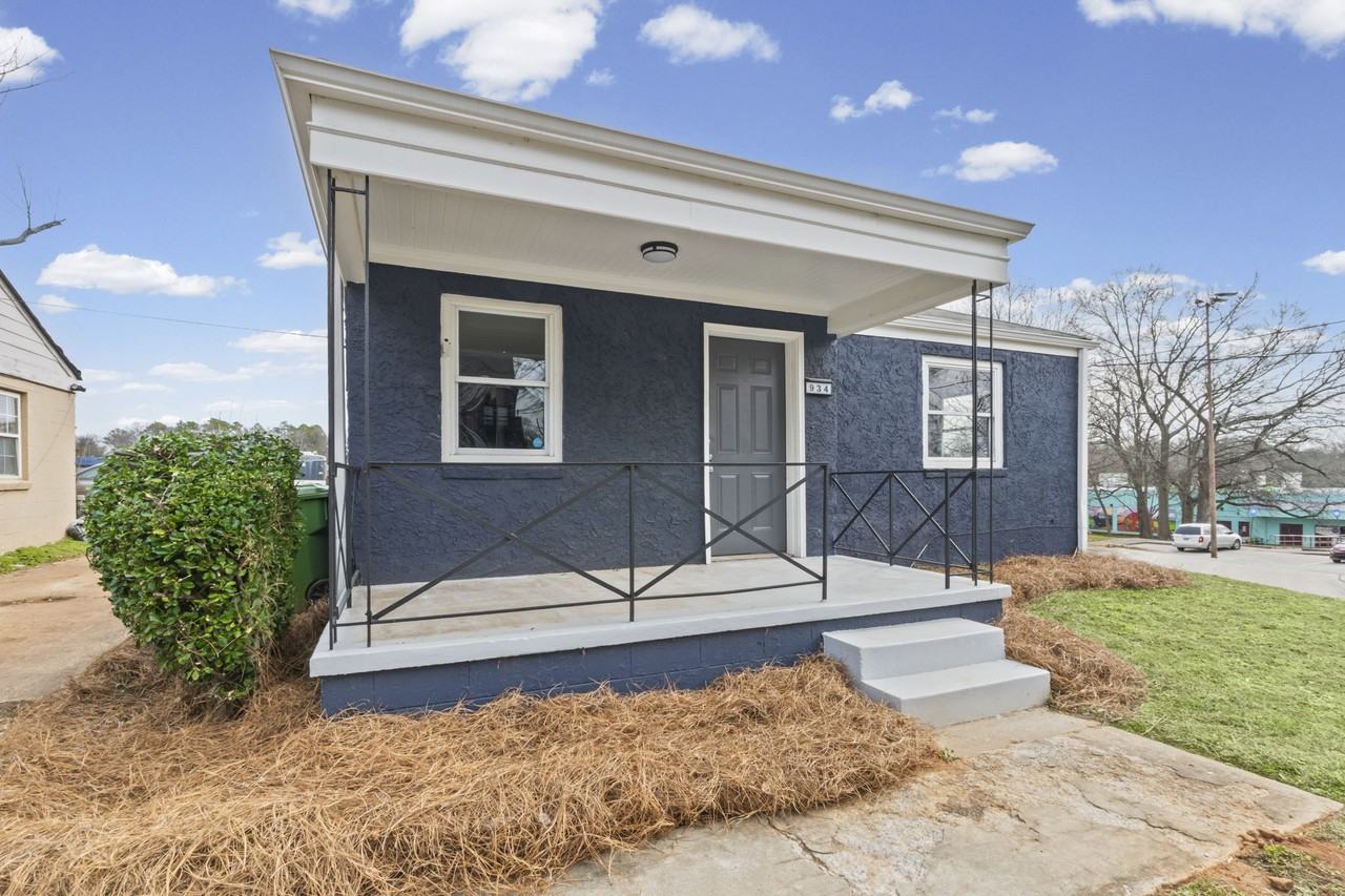 934 Garibaldi St Sw #1 - Photo 2 of 21