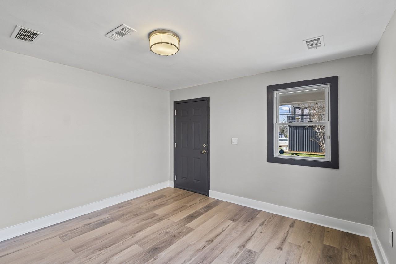 934 Garibaldi St Sw #1 - Photo 6 of 21