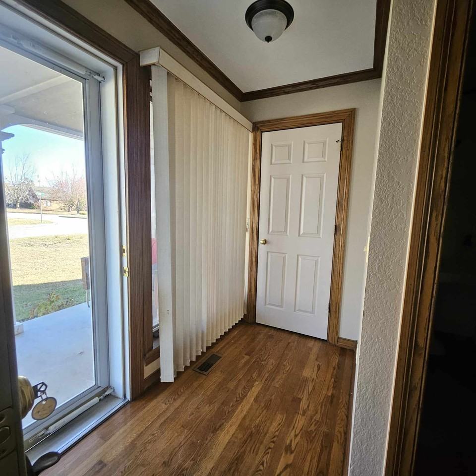 1606 S 28th Pl #1 - Photo 2 of 24