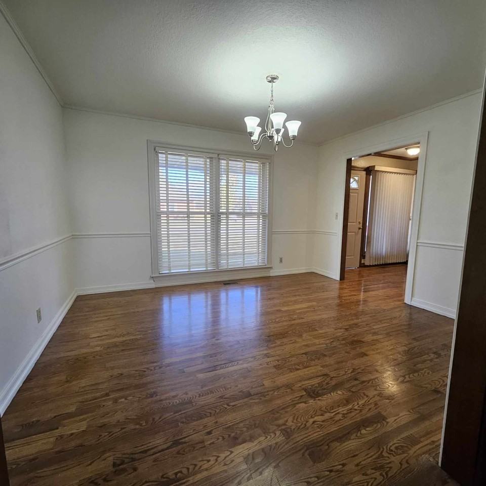 1606 S 28th Pl #1 - Photo 3 of 24