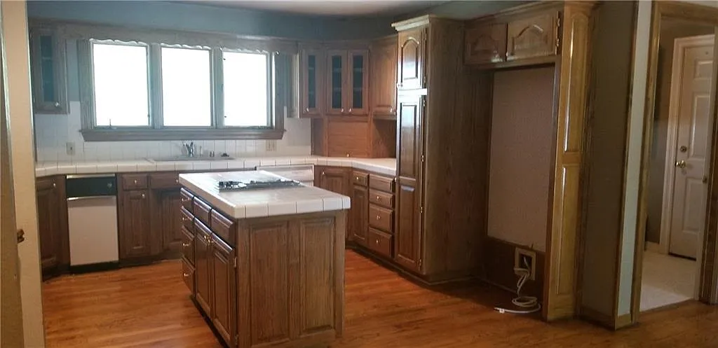 1606 S 28th Pl #1 - Photo 5 of 24