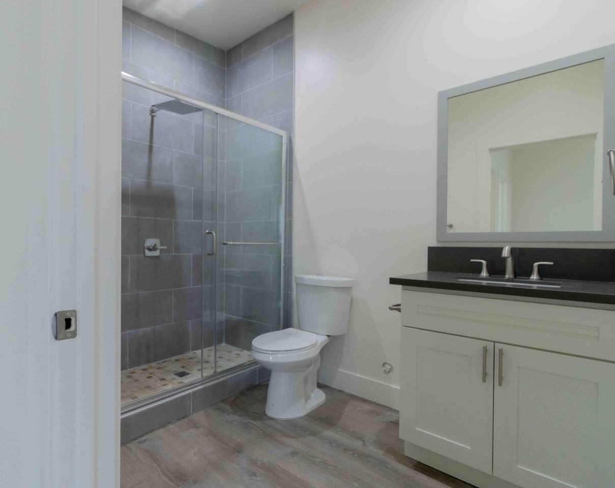 Parkway Plaza Apartments - Photo 4 of 7