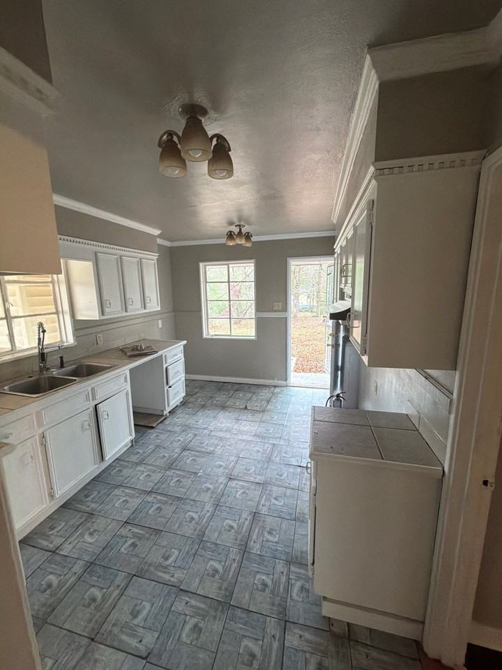 3018 Oak Forest Dr #1 - Photo 5 of 10