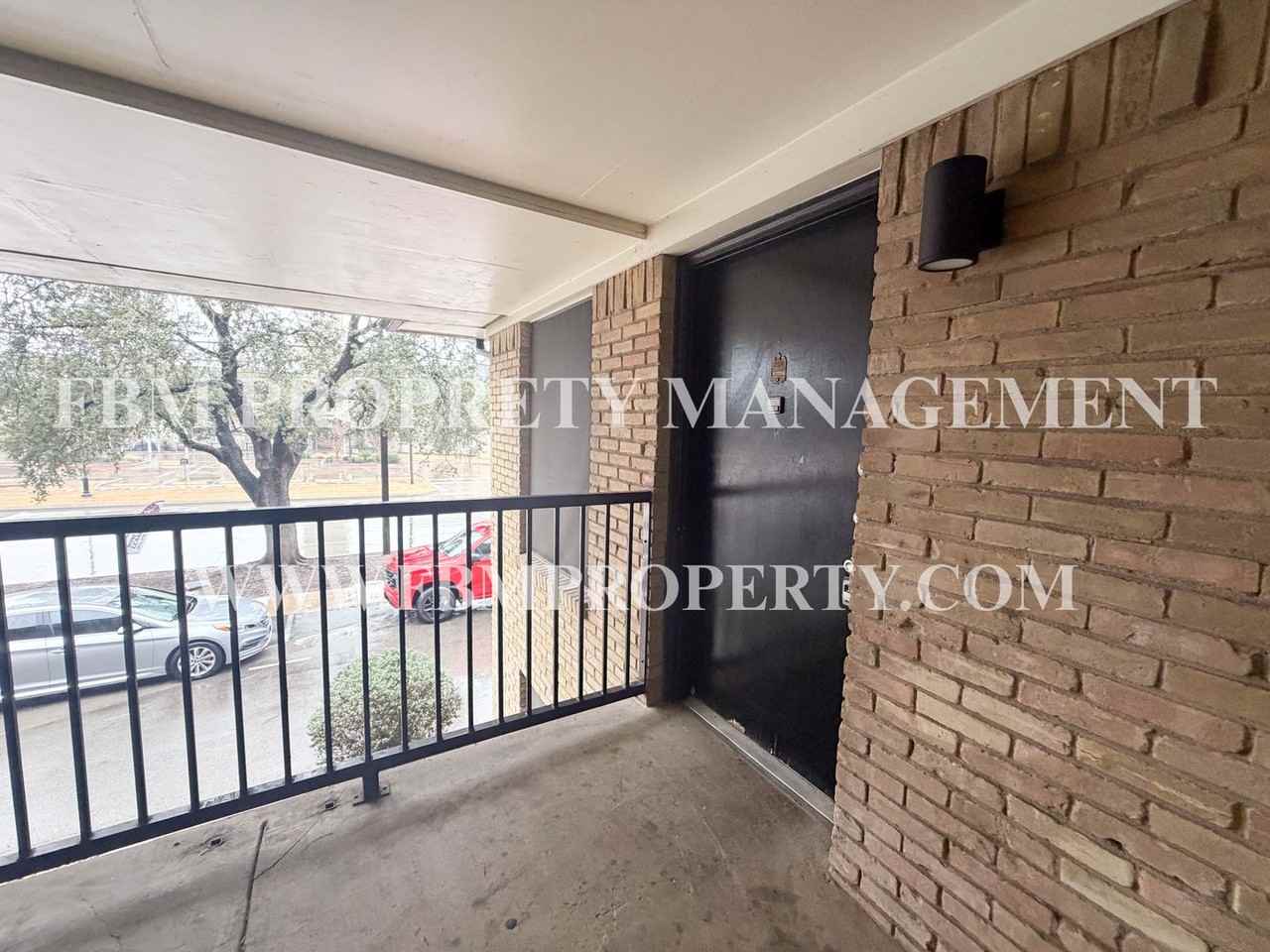 510 W Marvin Ave #201 - Photo 3 of 19