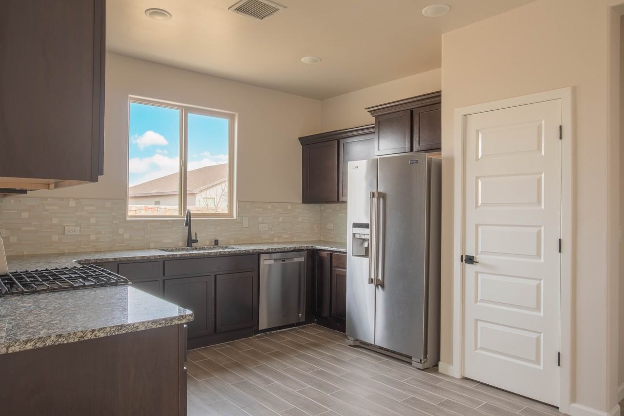 4709 Elsinore Ave #1 - Photo 4 of 18