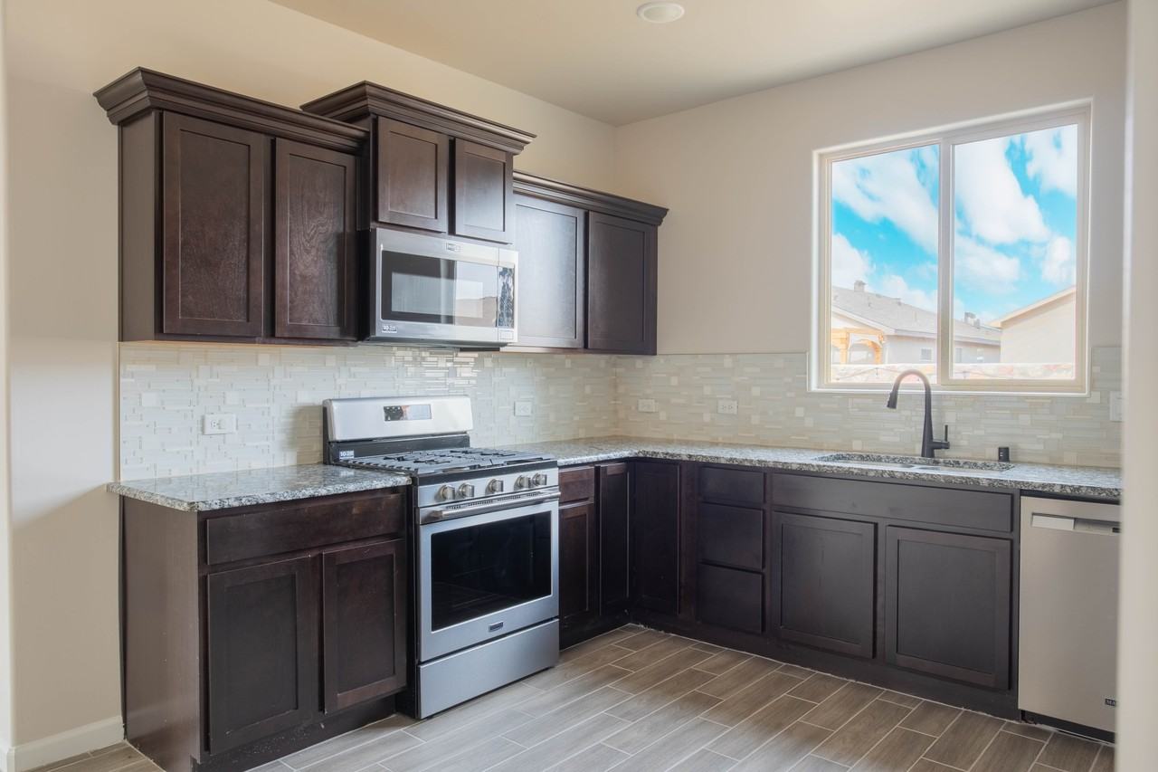 4709 Elsinore Ave #1 - Photo 5 of 18