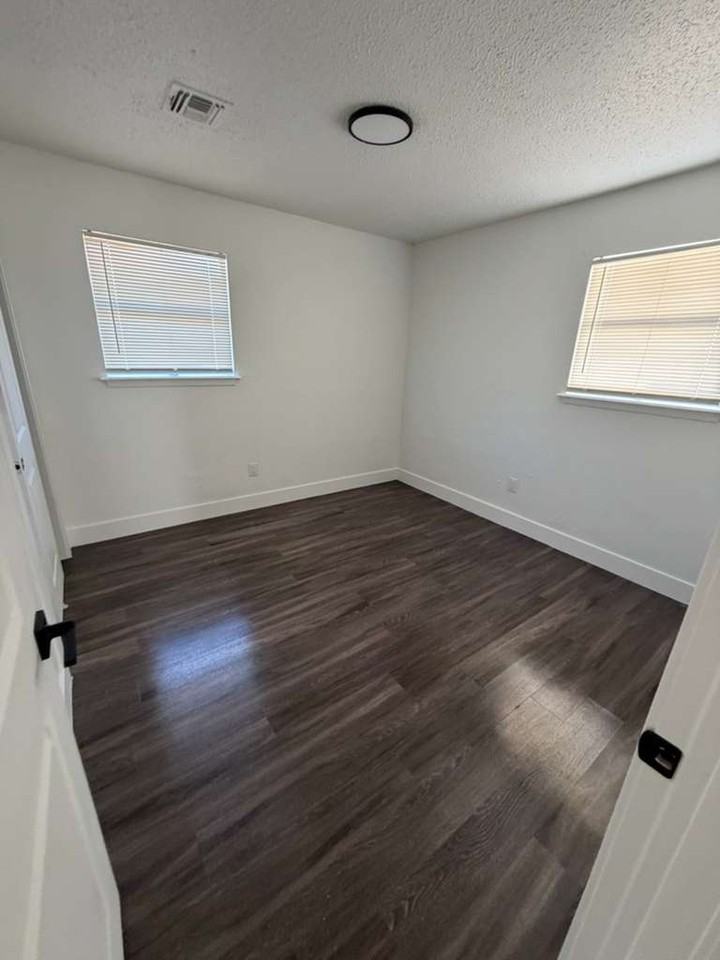 329 Nw 86th St #1 - Photo 5 of 10