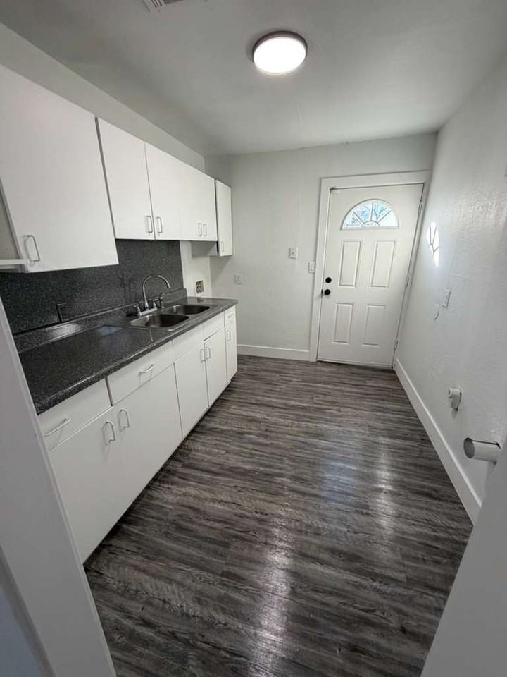 3200 Sw 44th St #1 - Photo 3 of 8