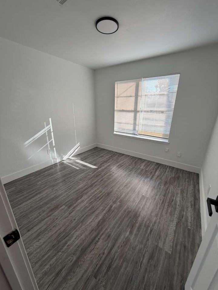 3200 Sw 44th St #1 - Photo 5 of 8