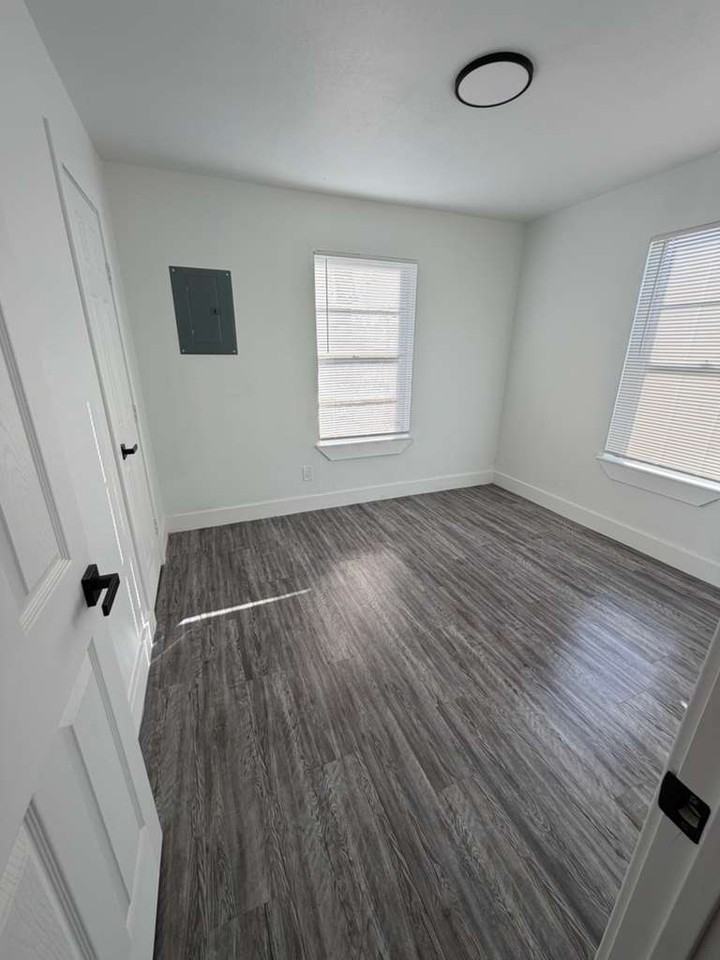 3200 Sw 44th St #1 - Photo 7 of 8