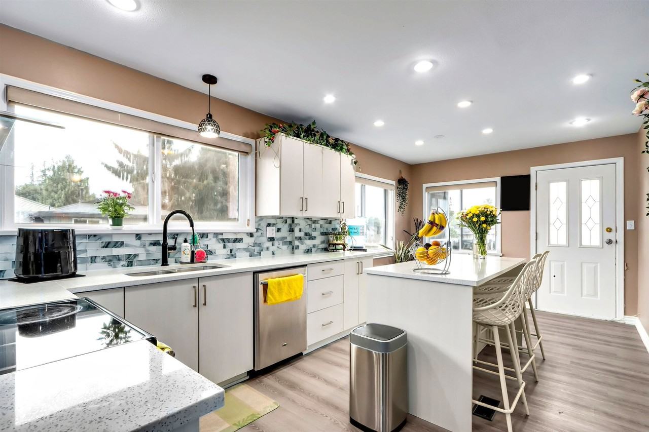 14441 Chartwell Dr - Photo 6 of 17