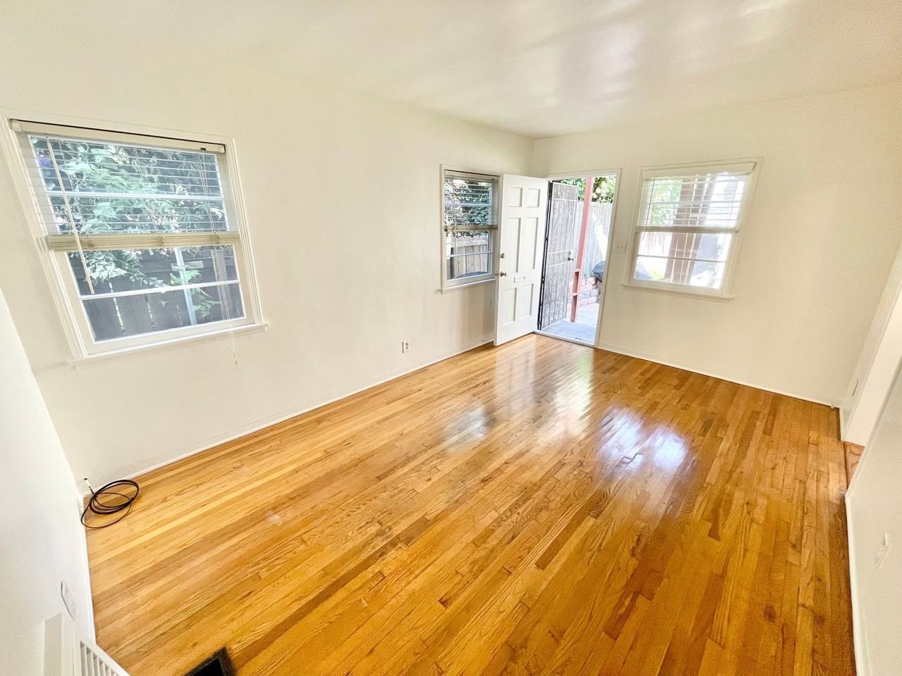 1218 1/2 E 1st St - Photo 2 of 15