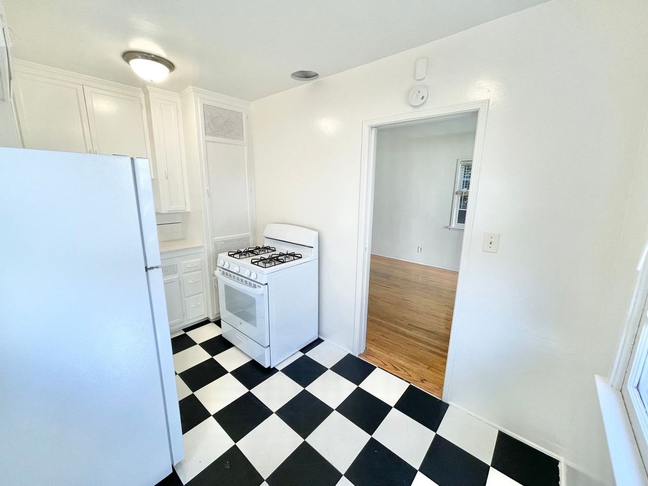 1218 1/2 E 1st St - Photo 4 of 15