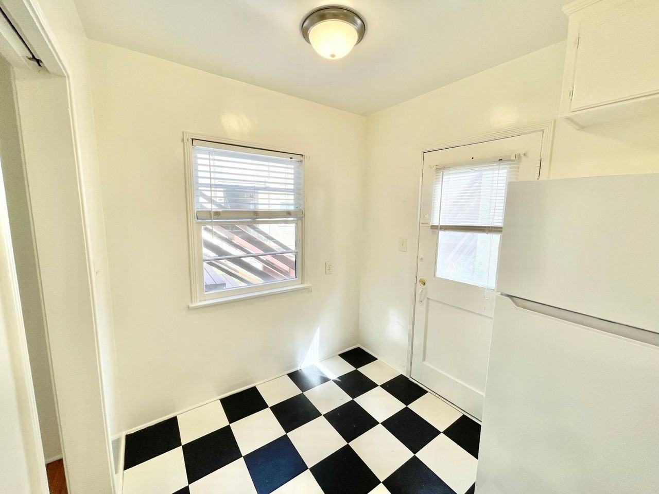 1218 1/2 E 1st St - Photo 6 of 15