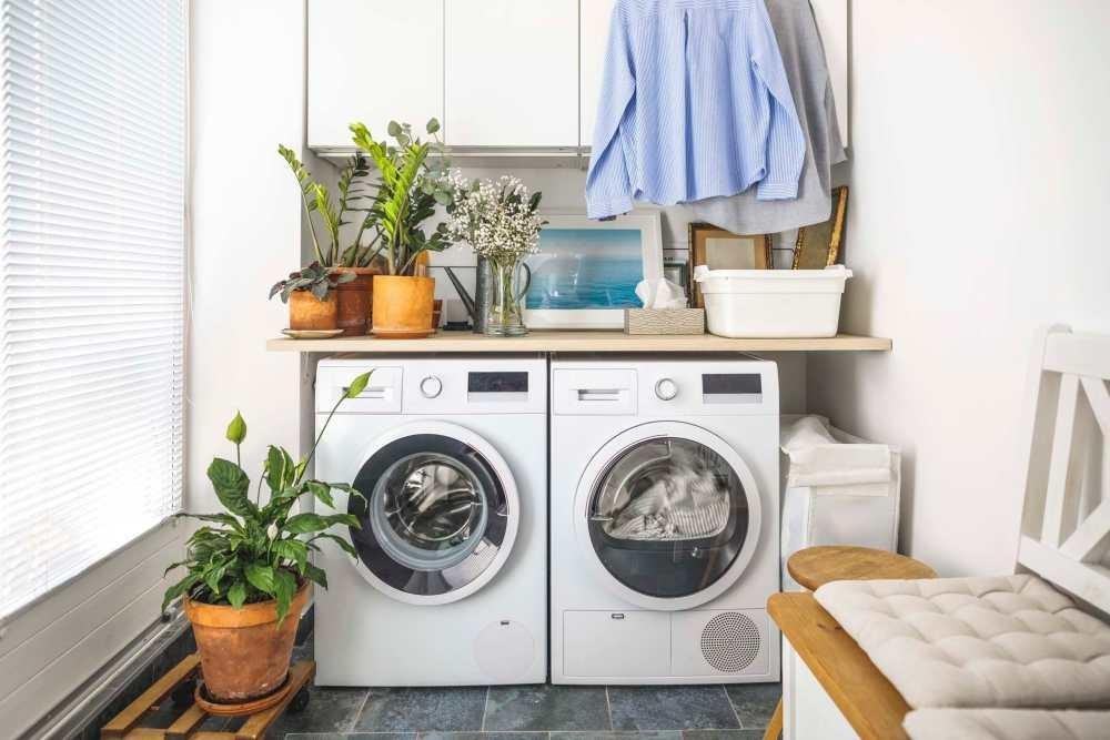 975 1st St - Photo 4 of 8