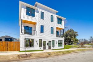 featured image of 2333 Benbrook Blvd